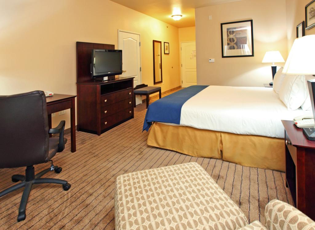 Holiday Inn Express Hotel & Suites Marshall By Ihg Rom bilde